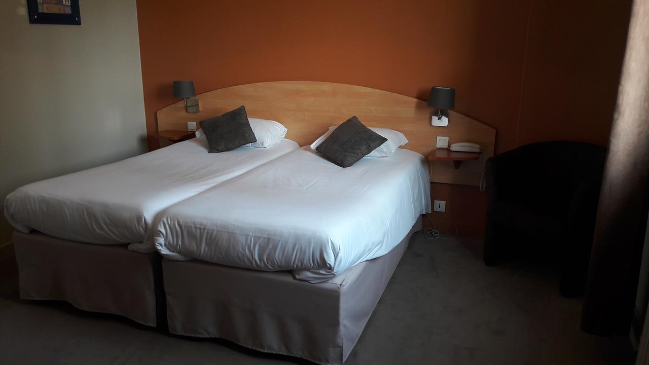 Le Relais De L'Argoat Hotell Belle-Isle-en-Terre Exteriör bild