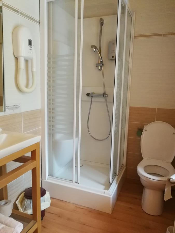 Le Relais De L'Argoat Hotell Belle-Isle-en-Terre Exteriör bild